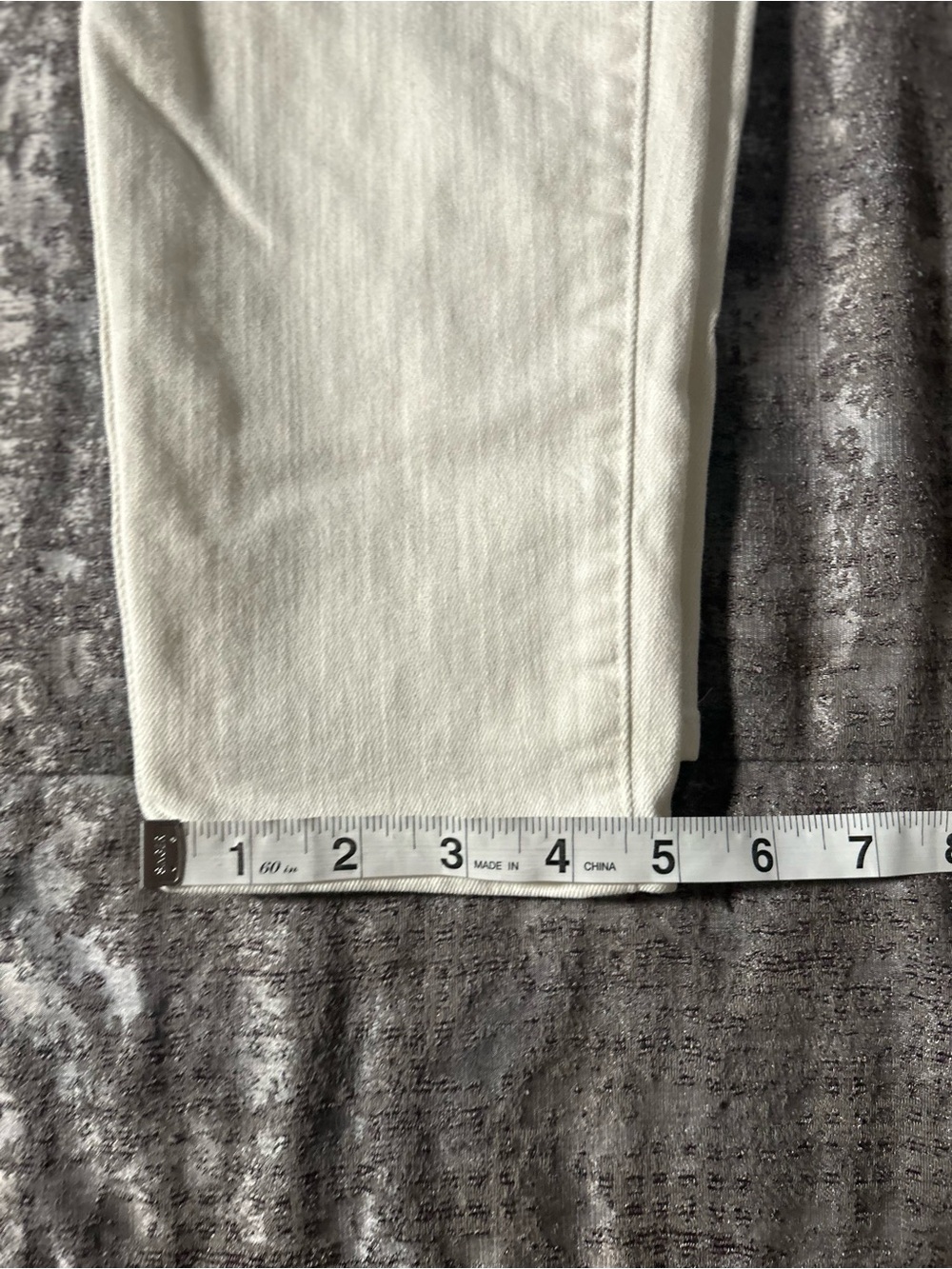 Vince Mason Relaxed Rolled White Ankle-Length Jeans - Picture 9 of 12